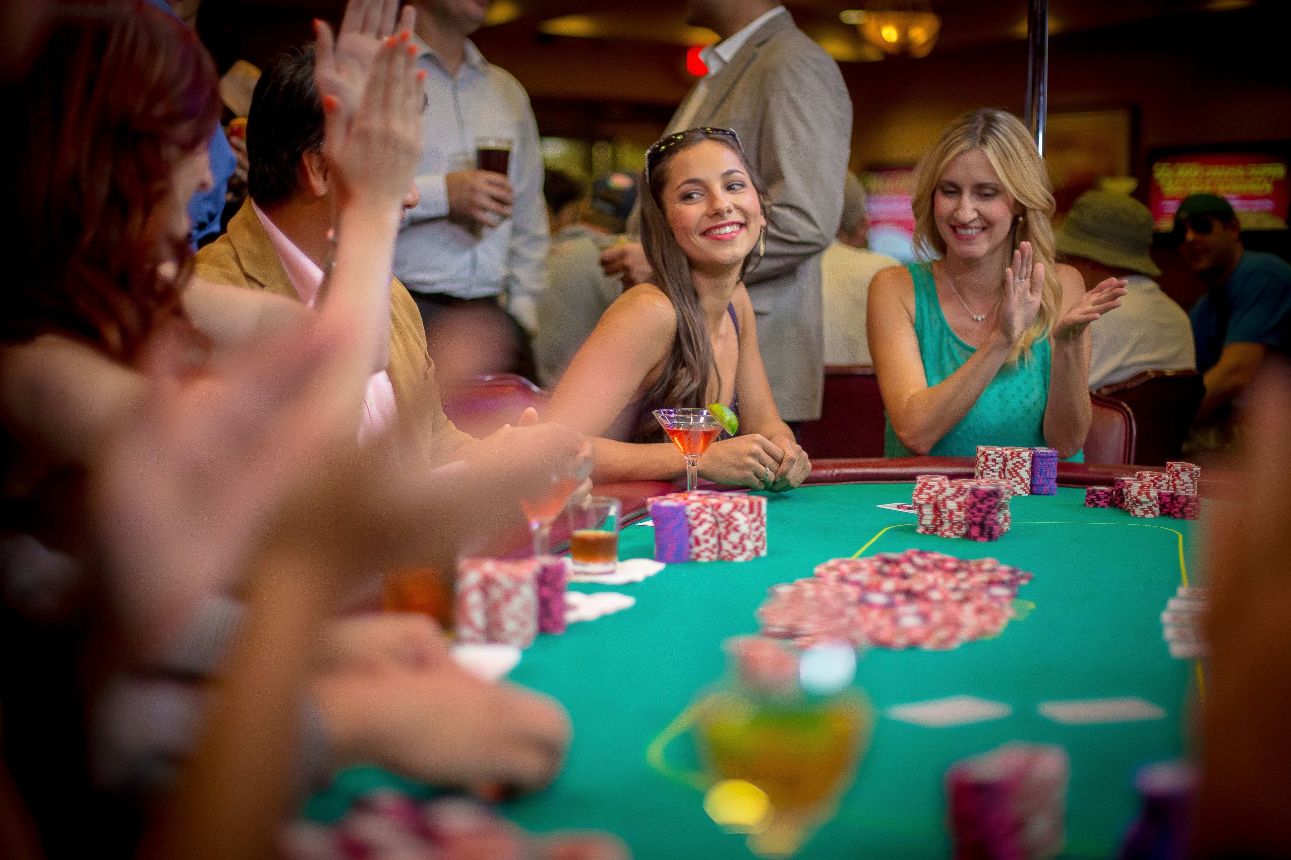 What is the role of psychology in playing video poker?