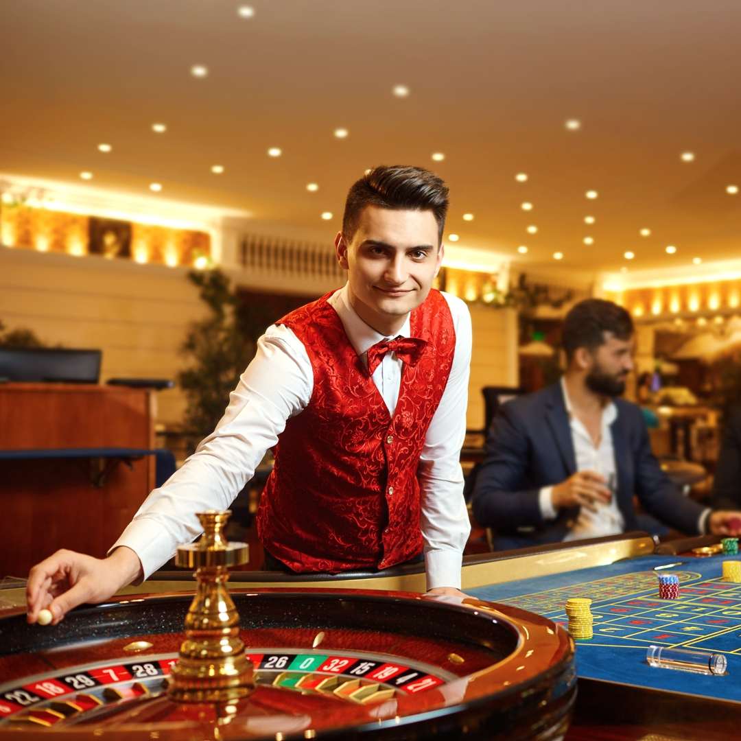 What's the role of the Roulette dealer?