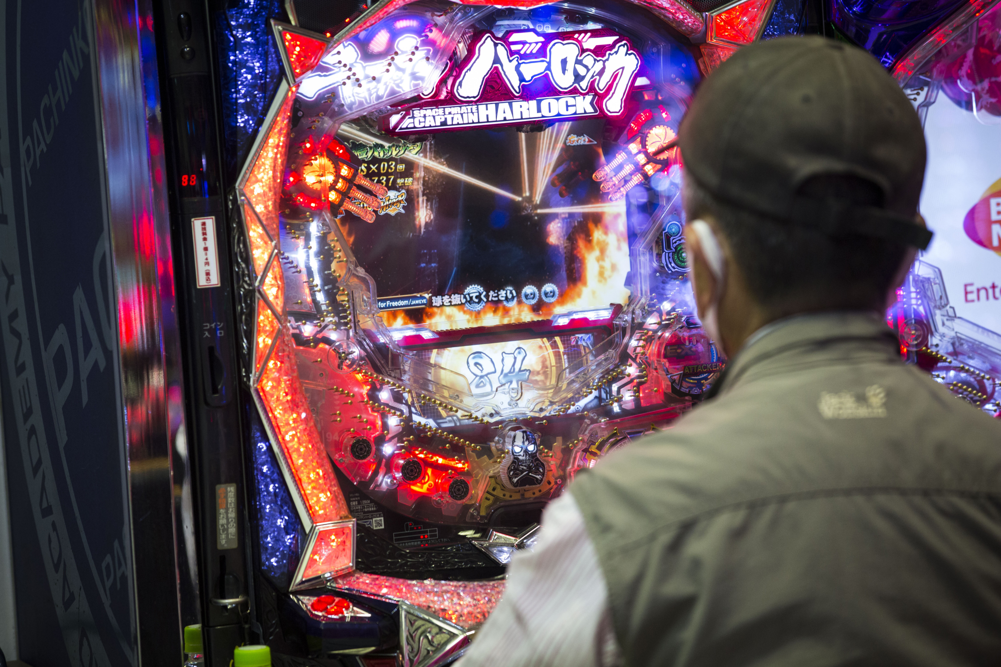 How do Pachinko parlors maintain cleanliness?